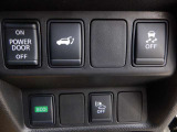 【VDC】運転操作やクルマの速度を検知して、ブレーキやエンジン出力の制御を 自動的に行い、滑りやすい路面やカーブを曲がるときや障害物を回避するときにクルマ の横滑りを軽減し、運転に安心感を与えます。