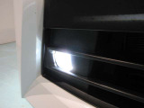 フロントLEDフォグランプです鮮やかな日光色で明るく足元を照らします。