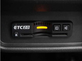 ◆ETC2.0装着◆進化したドライブ体験。料金収受システムだけだったETCが生まれ変わって、高速道路を賢く使うETC2.0に進化しました。多彩な情報サービスが便利で快適なドライブ体験を提供します。
