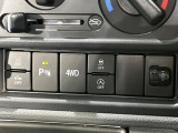 【アイドリングストップ】赤信号や渋滞で停車した際にエンジンを停止し、無駄な燃料の消費を抑えます。燃費向上や環境保護につなげる機能♪エンジンはブレーキを離せば再始動します。