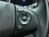 ◆アダプティブクルーズコントロール◆予め設定した車速内でクルマが自動的に加減速。前走車との適切な車間距離を維持しながら追従走行します。【LKAS】車線維持支援システムでステアリング操作を支援。