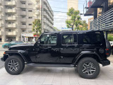 ホイールアーチが台形なのはJeepのみのデザインになり、ここを見てもJeepとすぐ分かります!