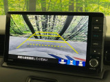 【バックカメラ】駐車時に後方がリアルタイム映像で確認できます。大型商業施設や立体駐車場での駐車時や、夜間のバック時に大活躍!運転スキルに関わらず、今や必須となった装備のひとつです!