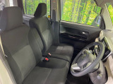 運転席まわりには十分なスペースがあり、大柄な方でもゆったり運転していただける環境です。