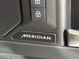 MERIDIANサラウンドサウンドシステム 別次元の音楽を体感できるサウンド。システムスピーカーの適切な配置、3Dテクノロジーにより、真の「ライブ」サウンド空間を実現しています。