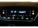 運転席と助手席の温度設定の変更が可能な左右独立タイプのデュアルエアコンです♪♪♪暑がりな人・寒がりな人も誰もが車内を快適にお過ごしいただけます♪♪♪