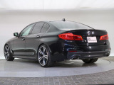 BMWのお車は、走行の安定性とコーナリングの良さを追求し、思い通りにハンドルの操作可能です。試乗車もご用意しておりますので、ぜひ&ldquo;駆け抜ける歓びをご体感ください!