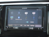 ナビゲーションはパイオニアメモリーナビ(AVIC-RZ800)を装着しております。AM、FM、CD、DVD再生、Bluetooth、音楽録音再生、フルセグTVがご使用いただけます。