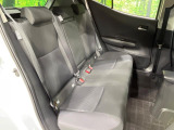 後部座席も気になるようなキズ・汚れやへたり等、大きなダメージはなく、良好な状態です。