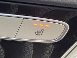 ●フロントシートヒーティング:運転席・助手席共に三段階で調節が可能なシートヒーターを装備しております。季節を問わず快適にご使用いただけます。