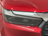 LEDヘッドライトは、点灯の瞬間から最大光量を発揮し、突然暗くなるトンネルなどでの安定感を高めます。
