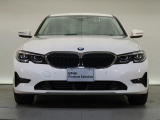 【キドニーグリル】BMWの代名詞。一目見ただけでBMWであると認識できる確固たるアイコンとして存在感を放ちます。