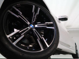 BMWならではの卓越した走りを支えるホイールと足回りです!日本車の走りに慣れている方にもぜひ体感して頂きたいほど、高いレベルでまとまっています!