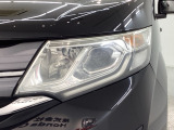 LEDヘッドライトは、点灯の瞬間から最大光量を発揮し、突然暗くなるトンネルなどでの安定感を高めます。