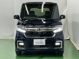 LEDヘッドライトを装備しています。LEDヘッドライトはとても明るく、雨の日や夜間走行も安全・安心です。オートライトコントロール付きで周囲の明るさに応じて自動で点灯・消灯します