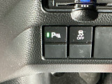 パーキングセンサーシステムは走行中に障害物が迫ると音と表示でお知らせ、低速走行時時の安心感を高めます