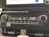 オートエアコンは温度を設定するだけで、自動で風量などを設定してくれます。運転しながら操作も必要ないので、安全性も向上します。