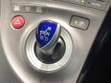 インパネシフトを採用しているので、前席の足元も広々としています。運転席と助手席の行き来もスムーズです!
