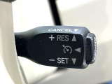 【クルーズコントロール】高速道路もラクラク走行。アクセルを離しても一定速度で走行ができ、長距離運転時の負担を軽減!加速・減速も簡単なスイッチ操作で調整できます。
