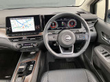 統一感のある広々とした運転席回り