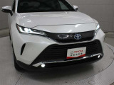 プリクラッシュセーフティに交差点右折時の対向直進車及び右左折時の対向方向から横断してくる歩行者を検知する機能を追加した予防安全パッケージ「Toyota Safety Sense」が採用されています。