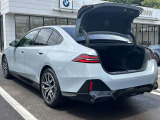 サービスにはドイツ本国と同様に教育と訓練を受け、BMWを知り尽くした「マイスターメカニック」が数多く在籍しております。納車前点検整備で、お客様に安心と安全をお届けいたします。