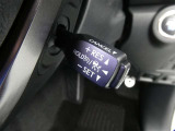 【レーダークルーズコントロール】(全車速追従機能付)付きです。車速に応じて追従支援してくれるので、ロングドライブも快適です。詳細は販売店スタッフまでおたずねください。