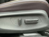 運転席&助手席8ウェイパワーシート(スライド/リクライニング/ハイト前・後)電動で調整できるシートとなっております♪