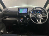 【運転席・助手席転席】運転席の足もともゆったりで長距離ドライブでも快適に★