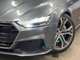 ●LEDハイビームが多数独立で存在し、ハイビーム時に対向車や前方を走る車の部分をロービームに切り替えが可能!!シーケンシャルウインカーも装備!!