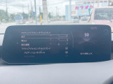 【ヘッドアップディスプレイ】現在の速度や走行情報をデジタル表示で運転席前方のガラスに投影!運転中、目線をずらさず必要な情報を確認できるのでとっても便利で安心!