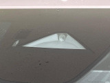 【スマートブレーキサポート】走行中に前方の車両等を認識し、衝突しそうな時は警報とブレーキで衝突回避と被害軽減をアシスト。より安全にドライブをお楽しみいただけます。