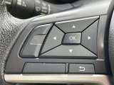 ハンドルから手を離さずにオーディオの操作ができるステアリングスイッチ付