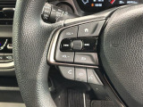 ステアリングにオーディオ操作スイッチが付いています。オーディオ画面に直接タッチしなくても操作が出来ますので、運転に集中できます。
