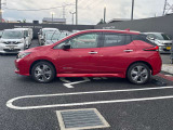 当店は照明・屋根付きスペースございますので雨天時も安心して現車確認が可能です。