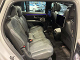 車両は屋内展示しておりますので天候に関係なくごゆっくりコンディションご確認頂けます。車両を倉庫へ保管している場合が御座いますのでご来店前に在庫確認頂けると幸いです。TEL072-784-8800