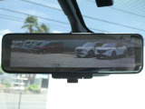 スマートルームミラー・車内の状況に関わらず、車両後方にあるカメラの映像をルームミラーに移します。
