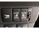 【両側パワースライドドア】両側がパワースライドドアになっており、運転席のスイッチやスマートキーでも開閉が可能です!開口部も広いので乗り降りも楽々♪