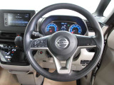 運転が楽しくなる明るく開放的な運転席まわりです。