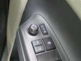 電動格納ミラー! スイッチひとつでミラーを畳めます。