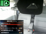 フロントカメラで車線や前方の人や車をモニターして、エマージェンシーブレーキや車線逸脱警報をを作動。ハイビームアシストも装備。