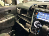 便利な収納スペースがたくさん用意されており、車内はスッキリしております。