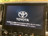 【メーカー純正ナビ】インテリアに溶け込むスタイリッシュな「専用設計」メーカーナビを装備♪視認性や操作性など基本性能にも優れ、より上質なカーライフをお楽しみいただけます。