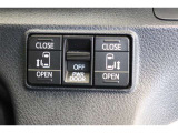 スライドドアの開閉は、ドアハンドルはもちろん運転席からのスイッチ操作でも可能です。お子様の送迎時の乗り降りも一段と楽になります。