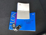 メンテナンスノート【整備記録簿】、取説も揃っています。スマートキーはバッグなどにしまったままボタン操作でエンジンの始動・停止ができて大変便利です。