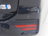 コーナーセンサーを車の前後に装備。障害物までの距離に応じて警告音を変えてお知らせ。縦列駐車時や駐車場・車庫などでの取り回しをサポートします