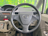 インテリアに合わせたデザインのステアリングは、運転される方のことも考え、運転しやすい形状、大きさです。是非一度、実際に触ってお確かめください。