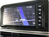 純正ナビを装備。タッチパネル式で使いやすく、お出かけもラクラクです。
