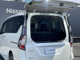 人気のデュアルバックドア☆後ろの狭い駐車場でも荷物の載せ降ろしがスムーズです♪
