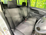運転席まわりには十分なスペースがあり、大柄な方でもゆったり運転していただける環境です。